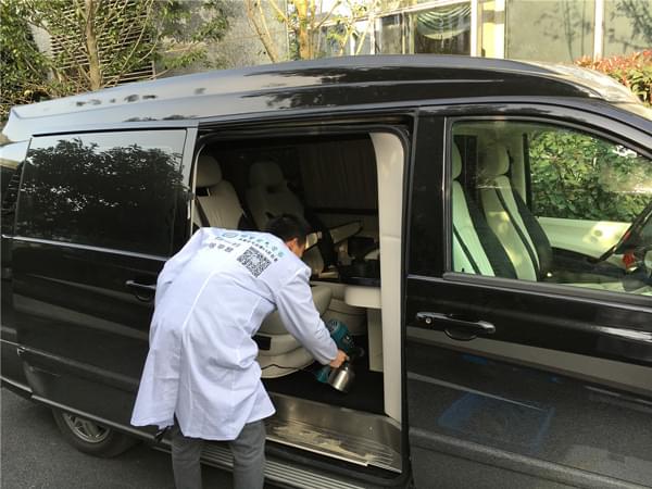 绿城·蓝色钱江业主奔驰房车
